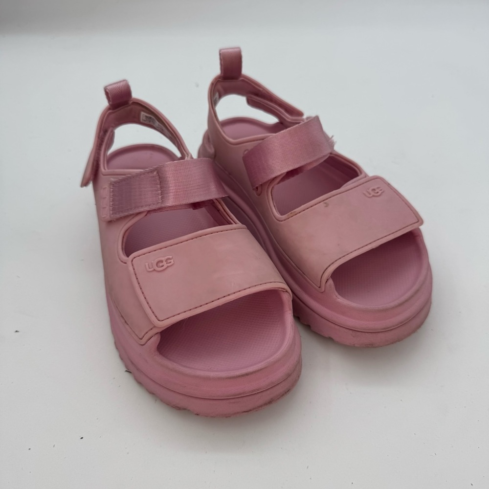 UGG GoldenGlow Kids Sandals Size 3 Pre-Owned | Water-Friendly Strappy Shoes